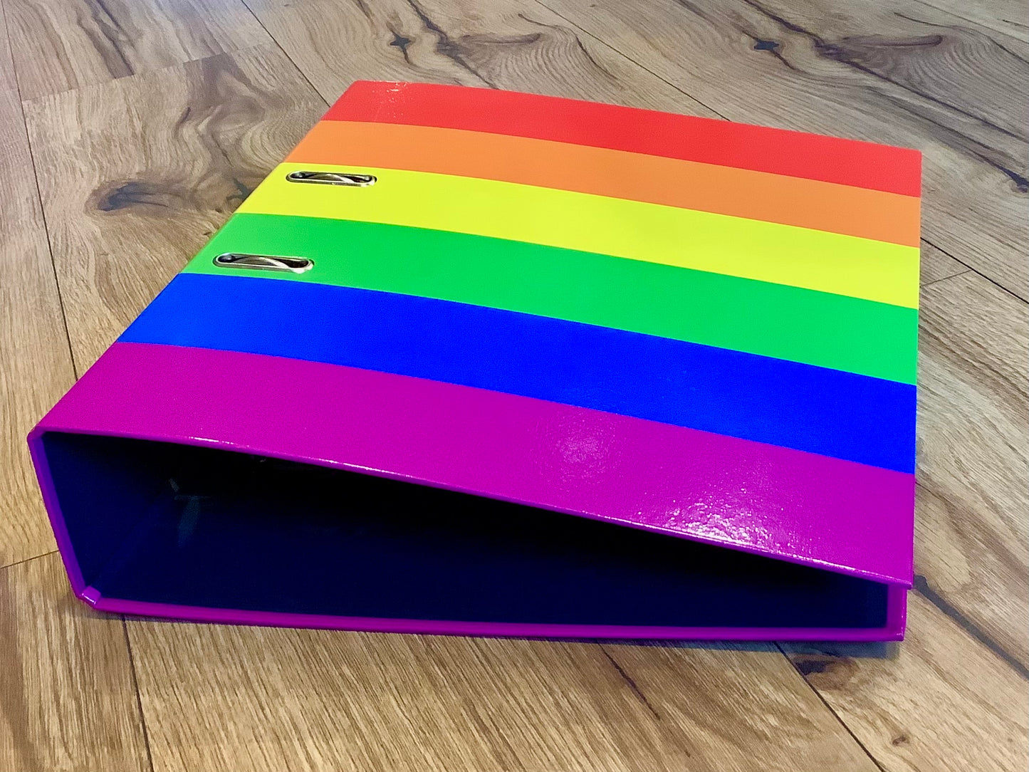 Aktenordner Regenbogenfarben gestreift - bei Polly Paper, Bürobedarf in Berlin-Mitte
