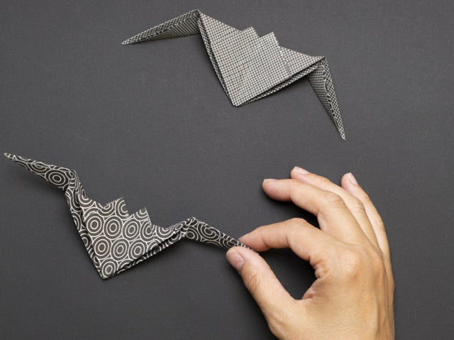 Faltpapier Origami Net&Ciircles sw 15x15 - Polly Paper - Umweltfreundliche Schreibwaren