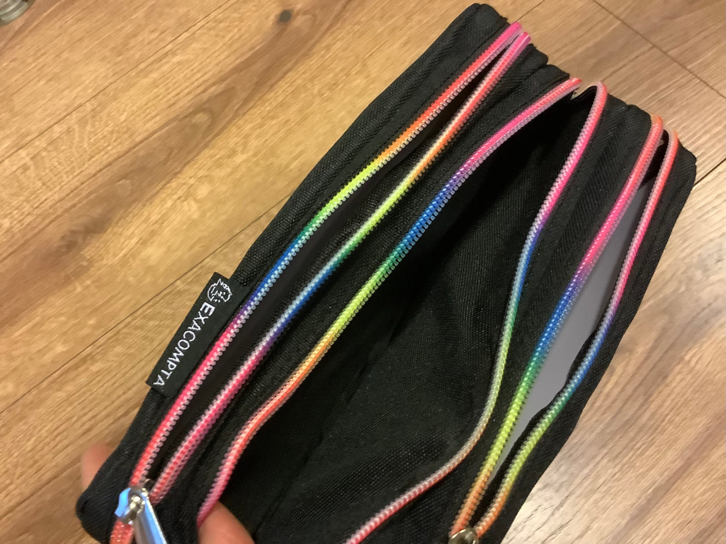 Stiftetasche Recycling schwarz mit Regenbogen-Reißverschluss - Polly Paper - Umweltfreundliche Schreibwaren