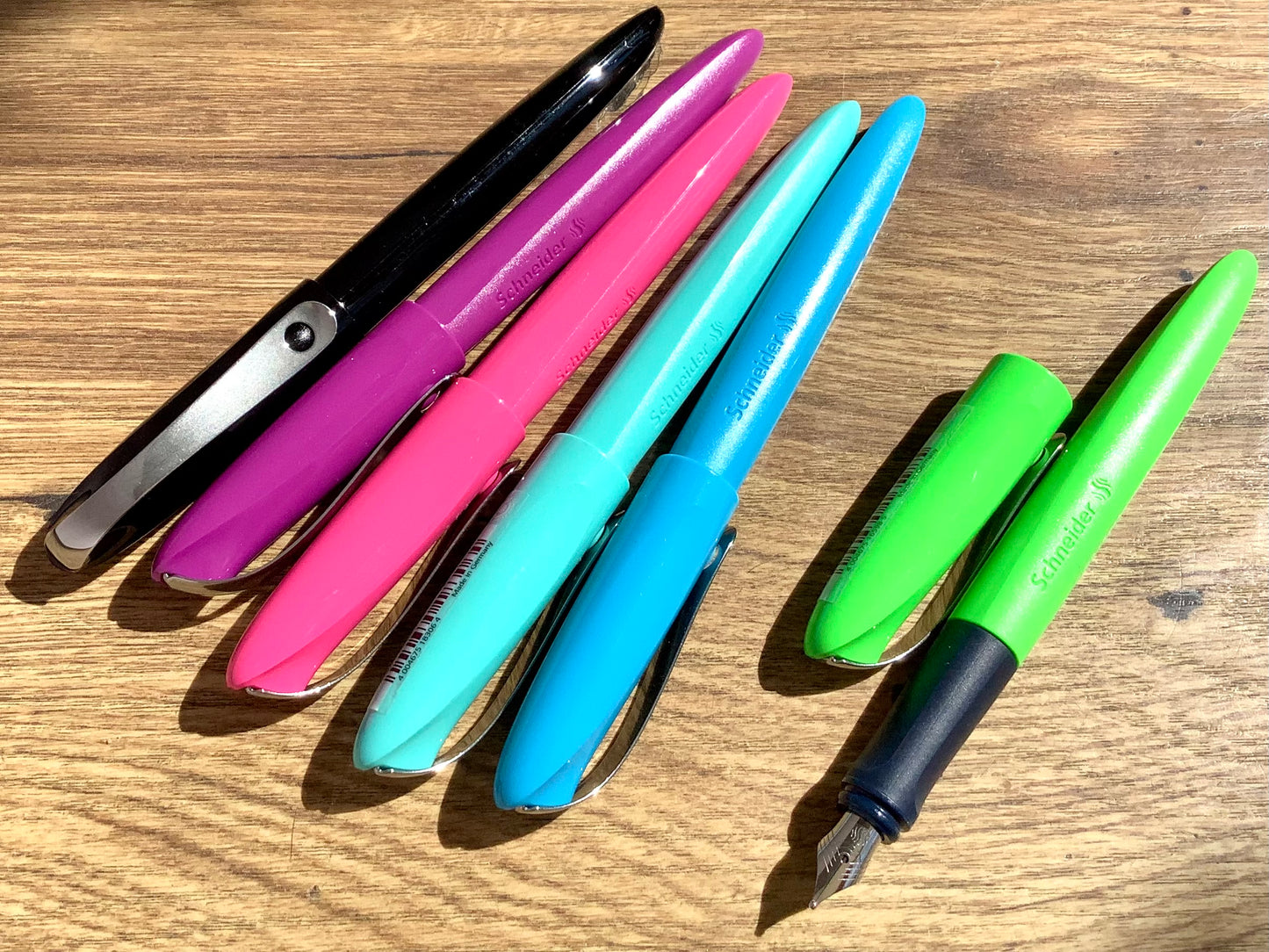 Schulfüller Wavy Schneider in 6 Farben - erhältlich bei Polly Paper - Umweltfreundlicher Schulbedarf in Berlin-Miite