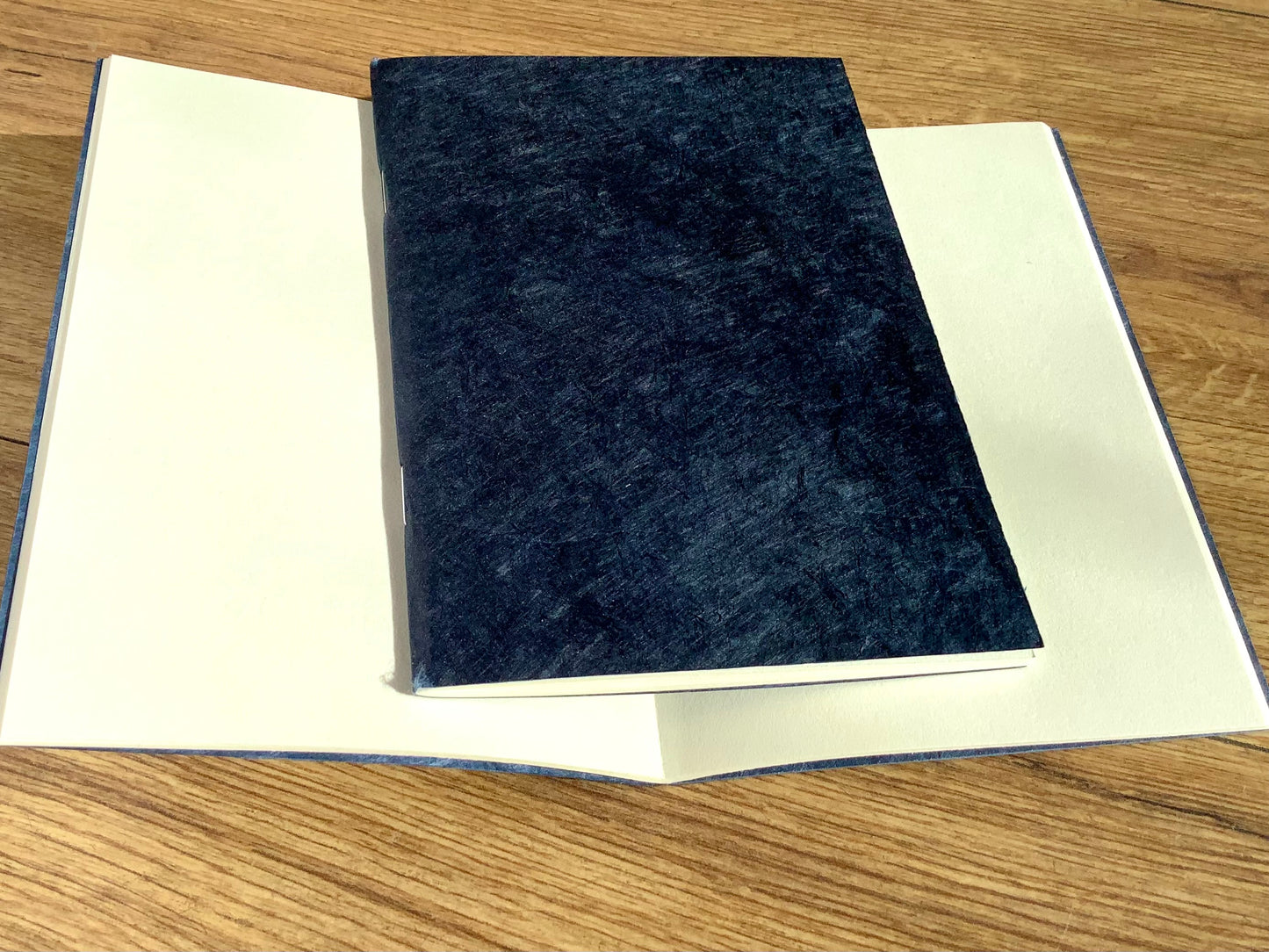 Skizzenheft A6 dunkelblau 100g Nepalpapier - Polly Paper - Umweltfreundliche Schreibwaren