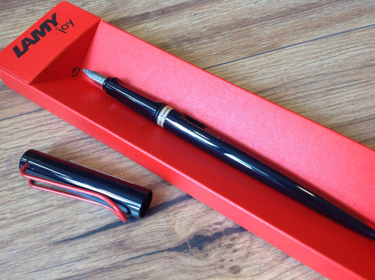 Lamy Joy Füller schwarz (roter Clip) 1,5mm-Feder (Kalligrafie)