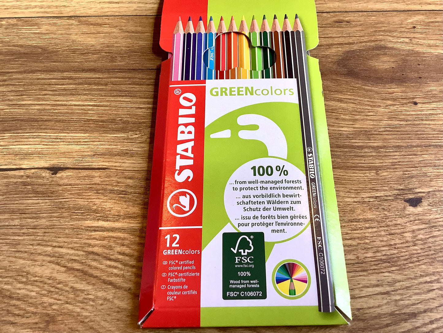Packung mit 12 Buntstiften mit lackiertem Schaft sechseckig