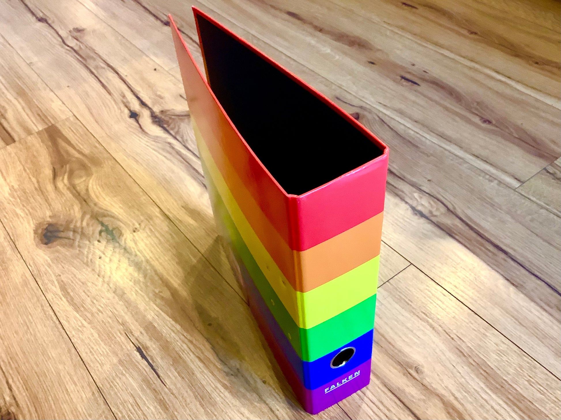Aktenordner Regenbogenfarben gestreift von Falken