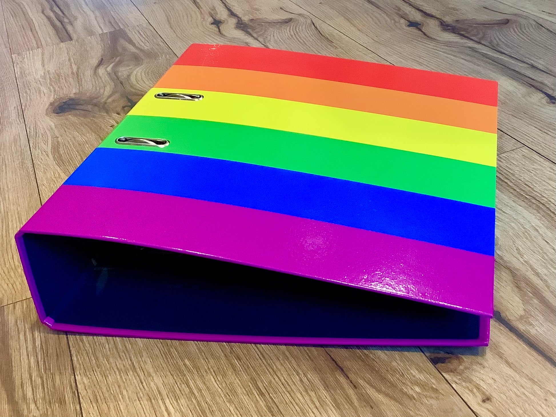 Aktenordner Regenbogenfarben gestreift - bei Polly Paper, Bürobedarf in Berlin-Mitte