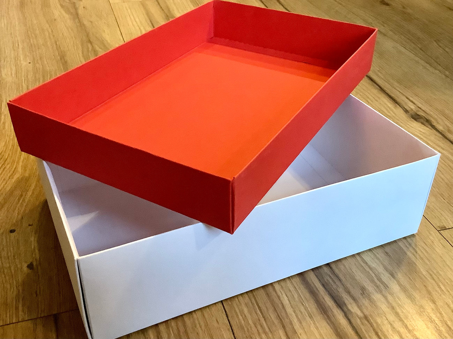 Geschenkschachtel aus Recyclingpapier von Buntbox.
Erhältlich bei Polly Paper, umweltfreundlicher Geschenk-Bedarf in Berlin-Mitte