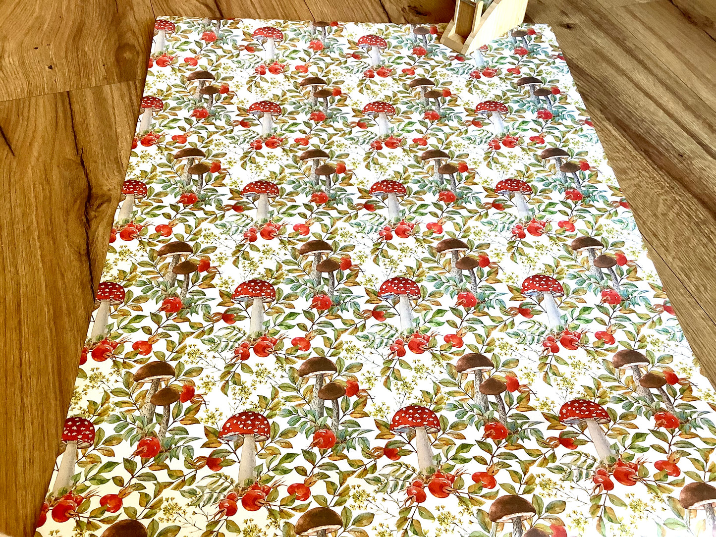 Geschenkpapier hagebutten Pilze