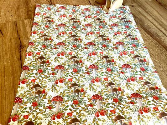 Geschenkpapier hagebutten Pilze