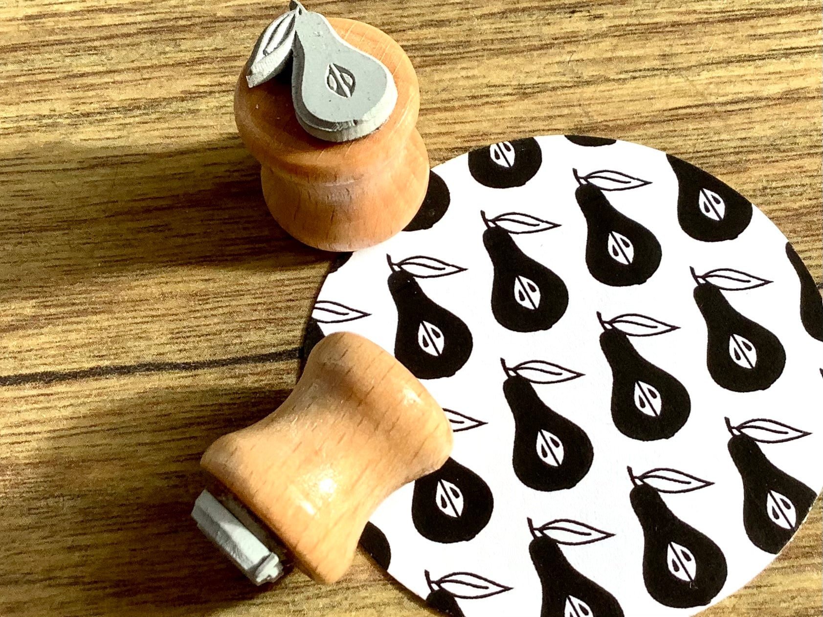 Holzstempel mini Birnenhälfte (Bordschätze) - Polly Paper - Umweltfreundliche Schreibwaren
