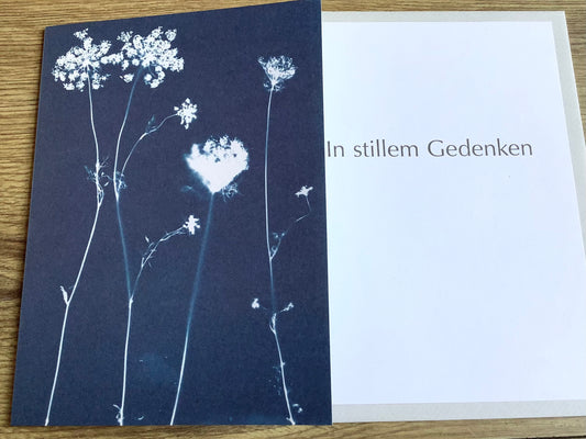 Briefkarte Blühende Sterne (Cyanotypie) +Beileids-Einleger