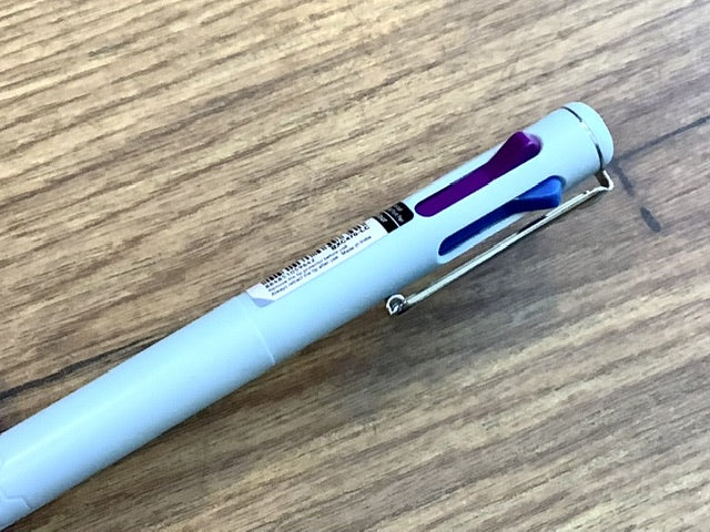 Vierfarb-Kugelschreiber iZee Pentel - Polly Paper - Umweltfreundliche Schreibwaren