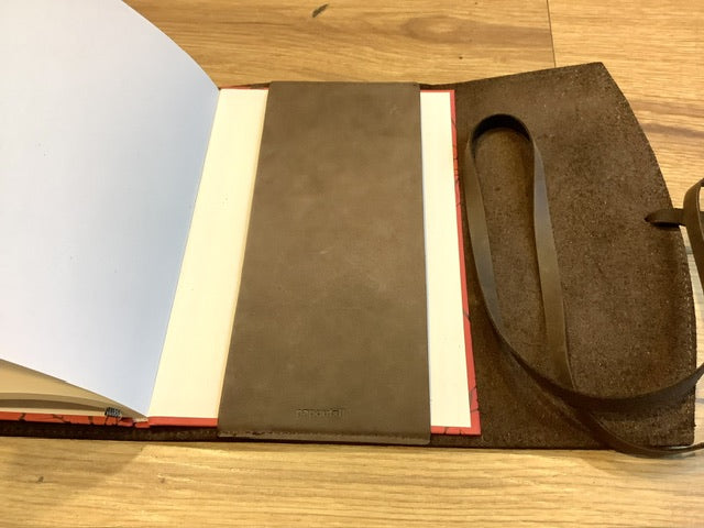 Leder-Buchhülle POET II papoutsi geschnürt dunkelbraun