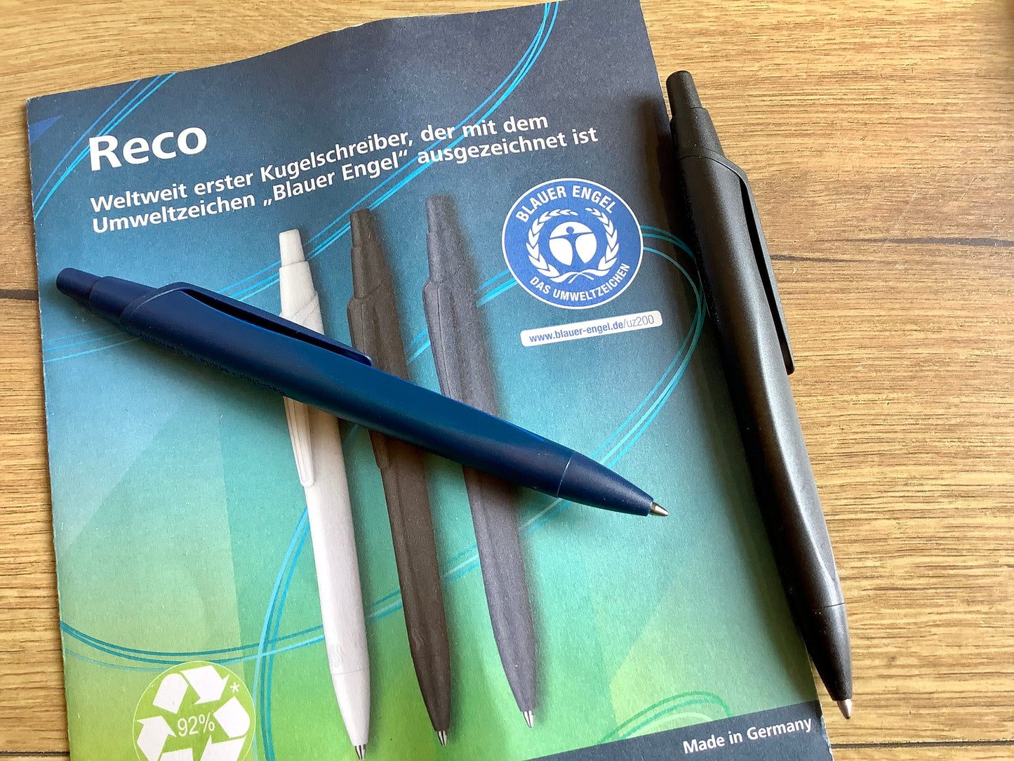 Kugelschreiber RECO M recycelt Schneider° - Polly Paper - Umweltfreundliche Schreibwaren