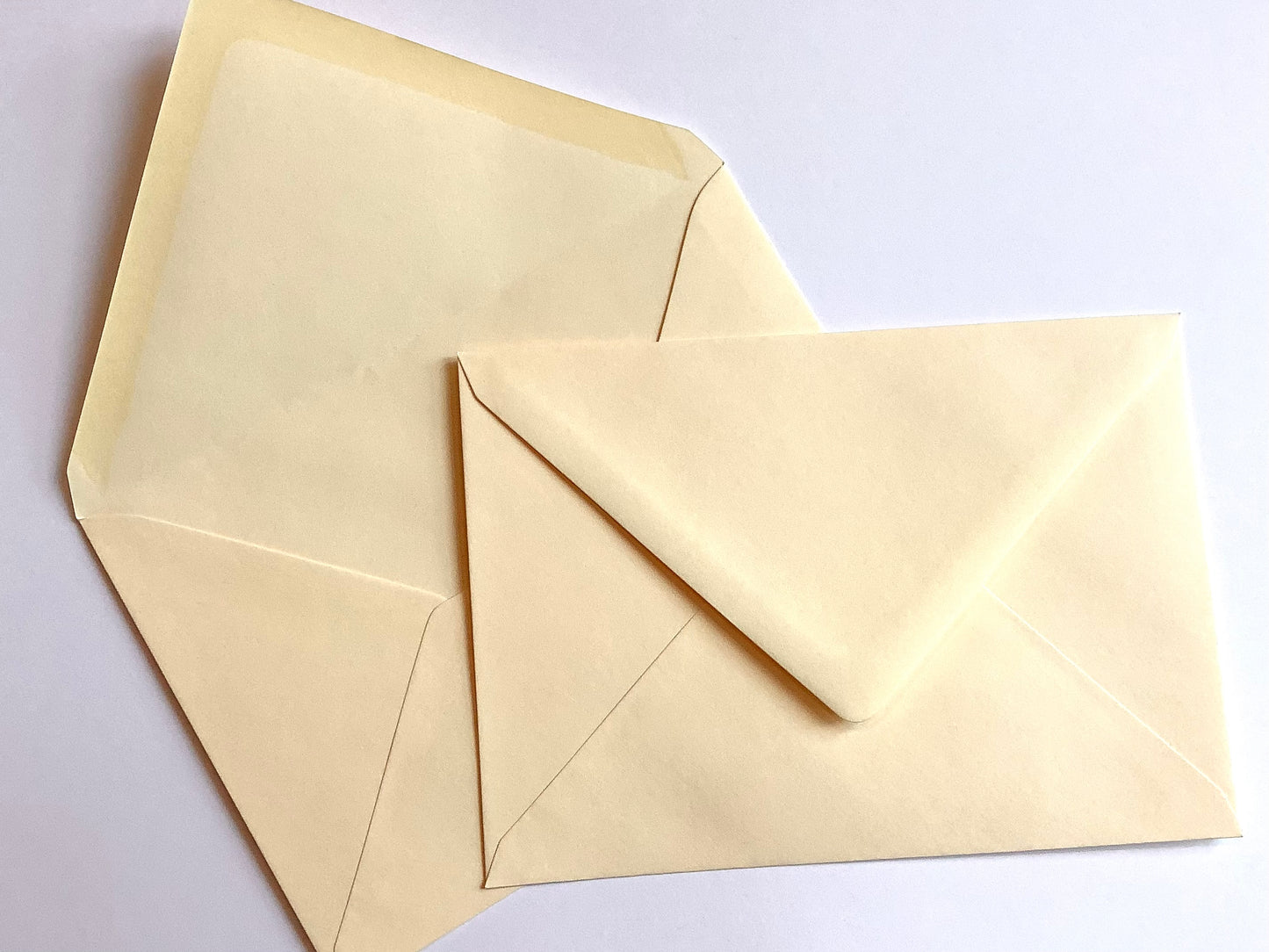 C6-Kuvert cremeweiß Spitzklappe einzeln - Polly Paper - Umweltfreundliche Schreibwaren