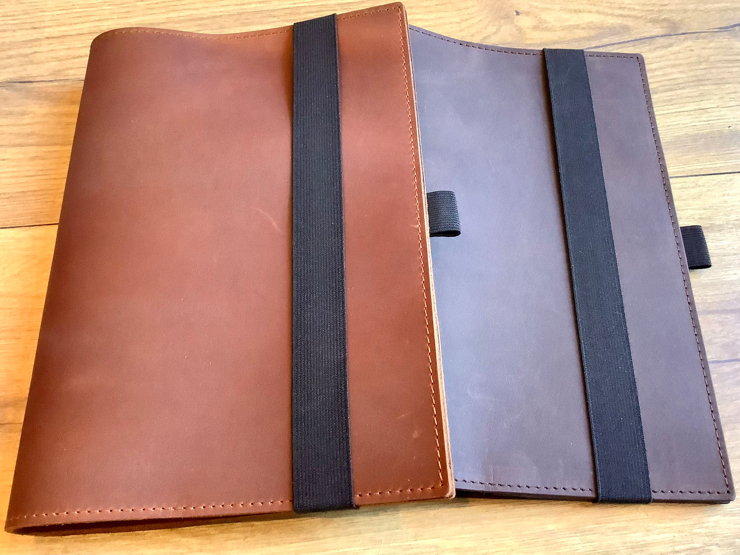 Leder-Buchhülle travel A5 Gummizug (papoutsi)