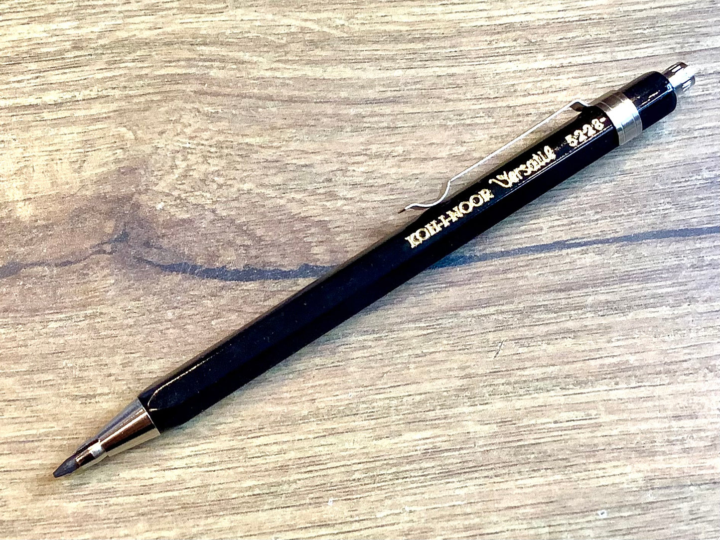 Fallminenstift 2mm kurz 5228s schwarz KOH-I-NOOR Versatil - Polly Paper - Umweltfreundliche Schreibwaren