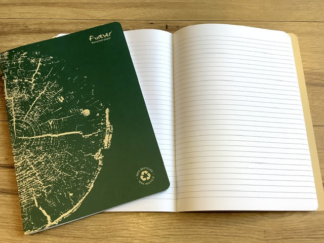 liniertes Notizheft in A4 von Clairefontaine forever-Recyclingpapier, grünes Cover