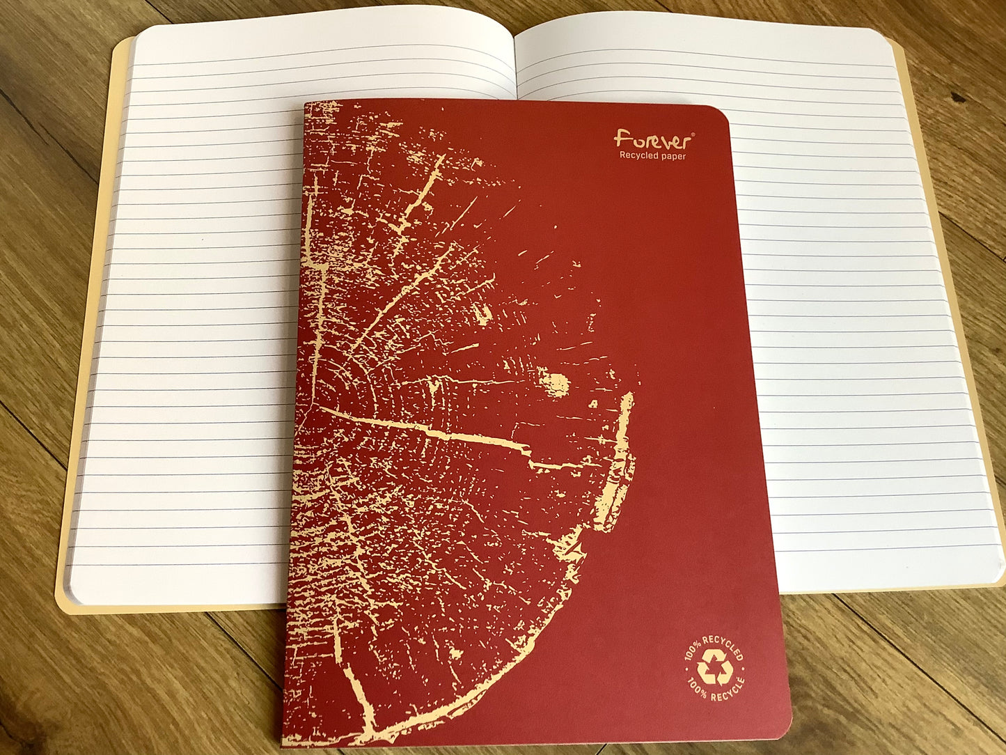 Liniertes A4-Heft von Clairefontaine forever (Recyclingpapier) rot