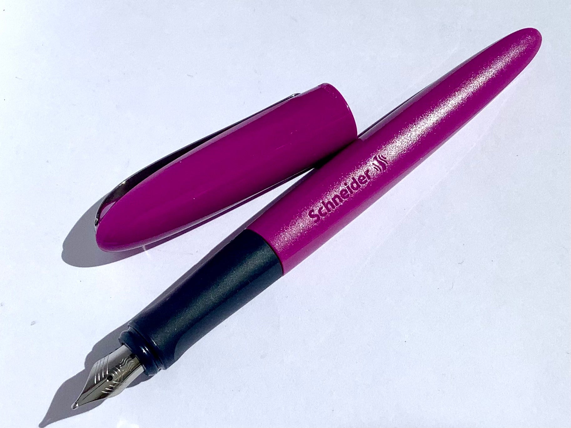 Schulfüller Wavy Schneider in violett - erhältlich bei Polly Paper - Umweltfreundlicher Schulbedarf in Berlin-Miite