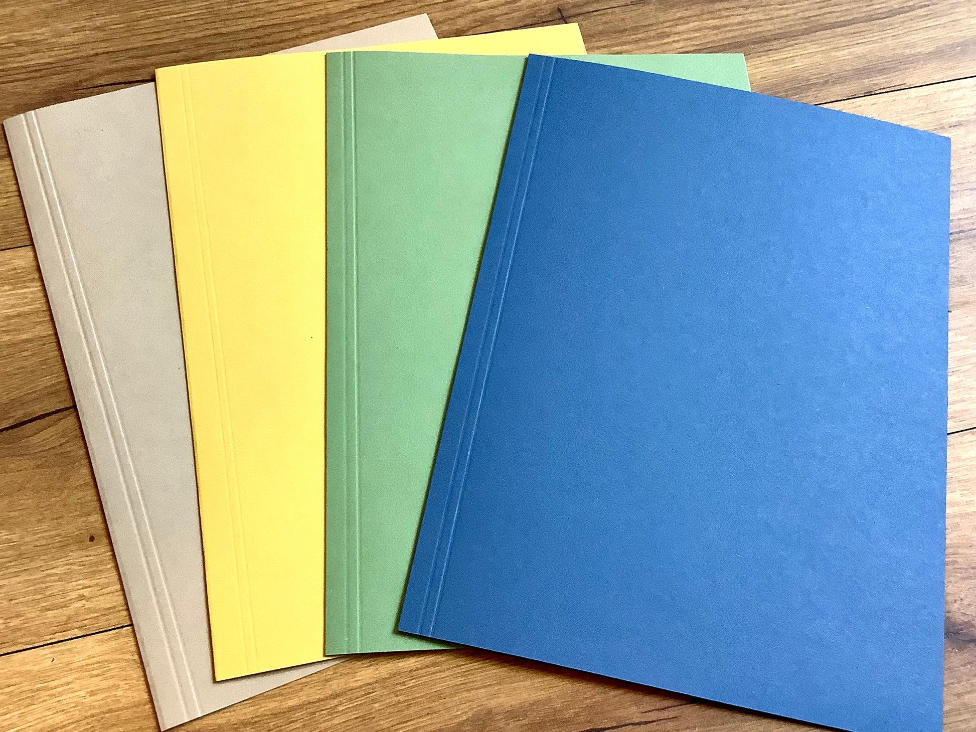Aktendeckel von FALKEN aus Recyclingkarton - erhältlich bei Polly Paper - Umweltfreundliche Schreibwaren / Bürobedarf in Berlin-Mitte