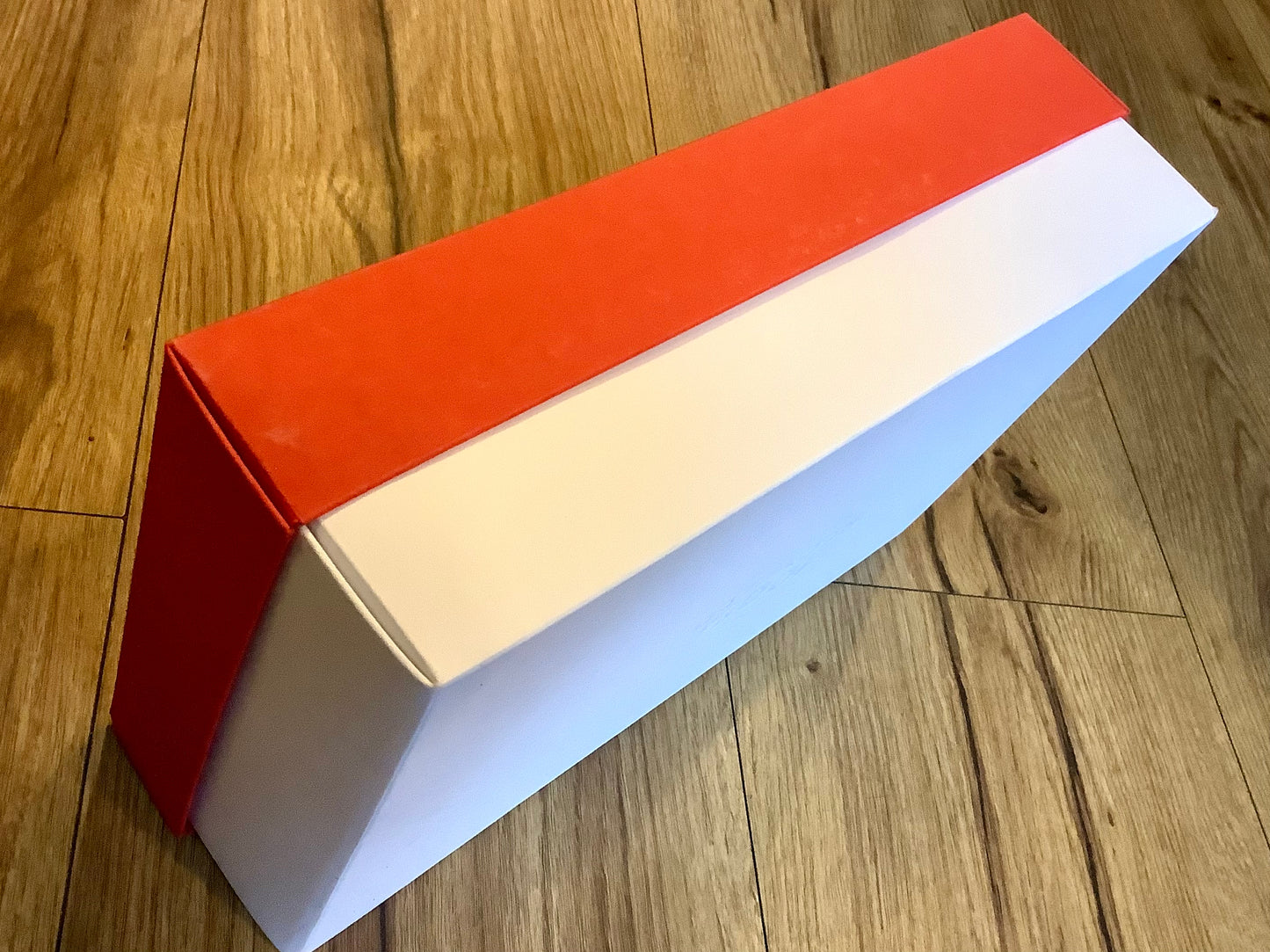 Buntbox weiß mit rotem Deckel