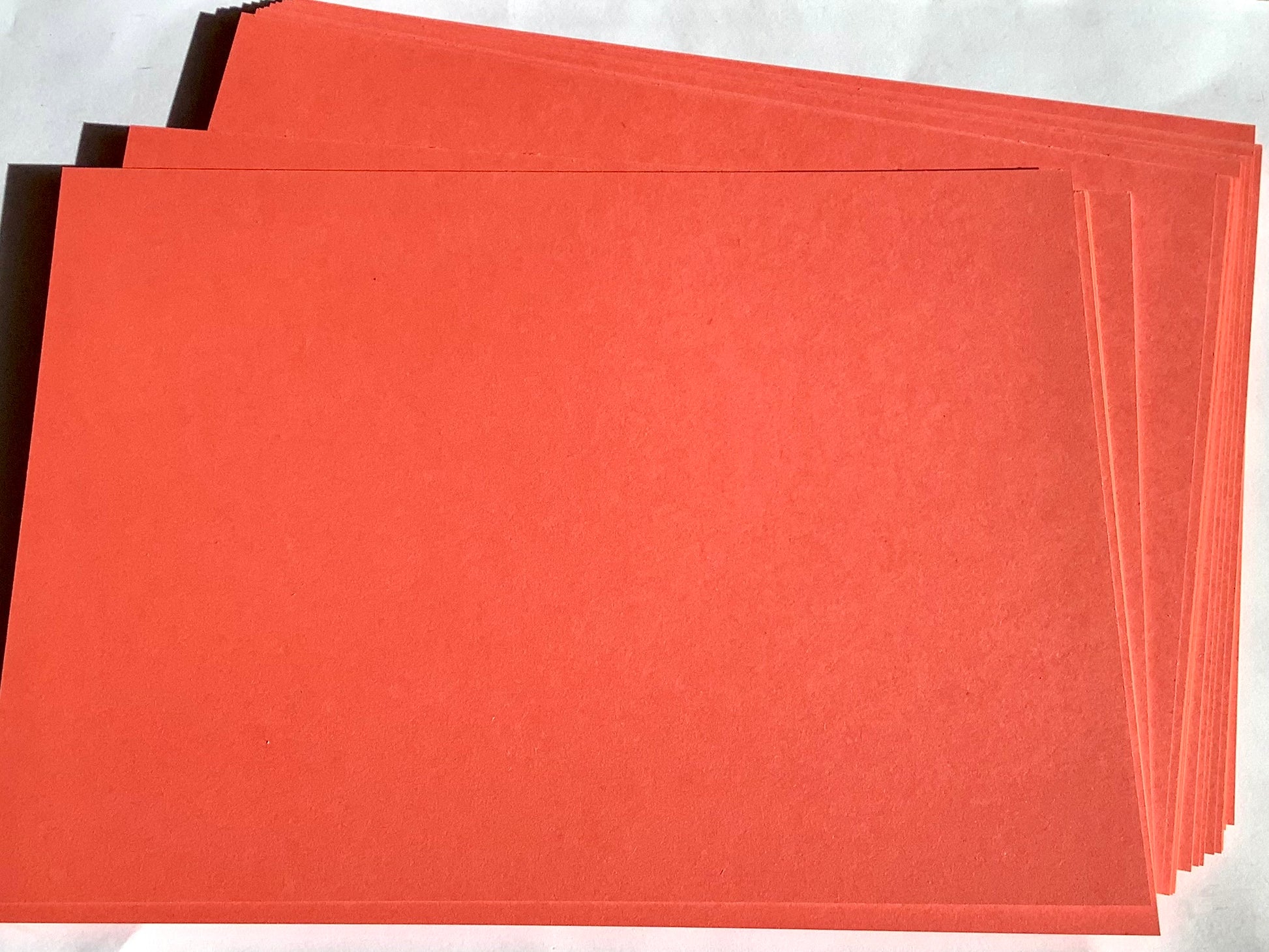 250 Blatt farbiges dickes Druckerpapier A4 mit 160g/m², recycelt in rot.
Erhältlich bei Polly Paper - Bürobedarf in Berlin-Mitte
