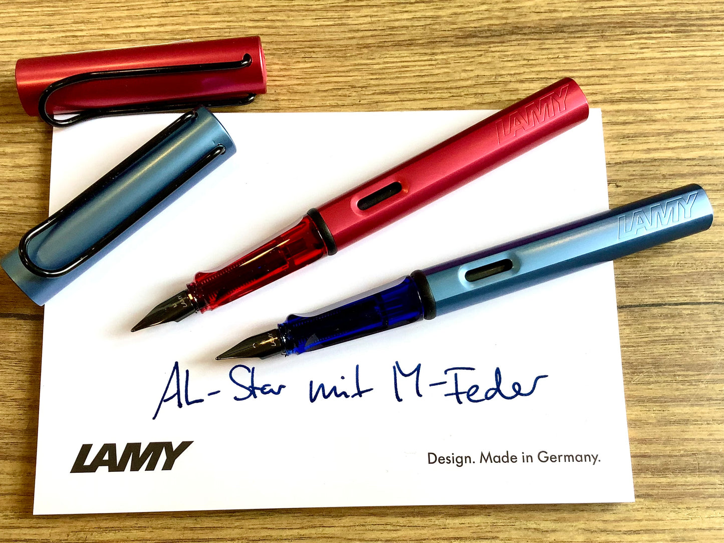 Roter und blauer Füller Alstar von Lamy