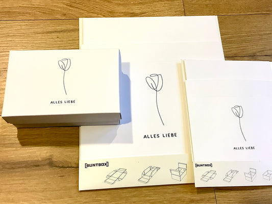 Geschenkschachtel mit dem Aufdruck "Alles Liebe" .
Erhältlich bei Polly Paper, umweltfreundlicher Geschenk-Bedarf in Berlin-Mitte