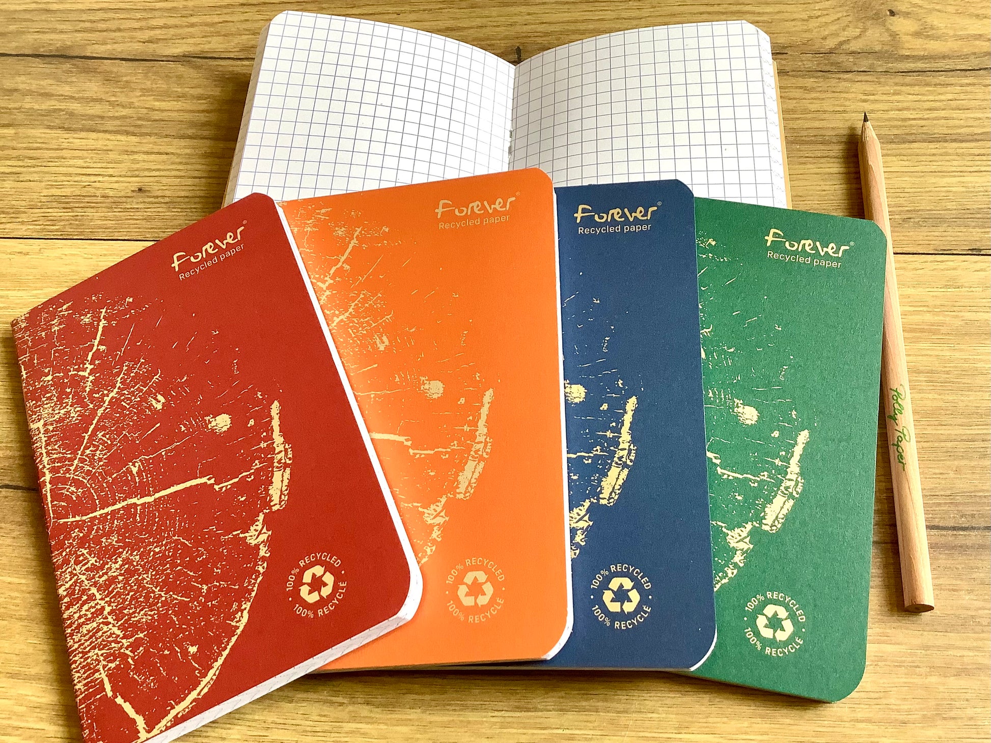 Kleines kariertes Notizheft in 4 Farben aus Recyclingpapier von Clairefontaine