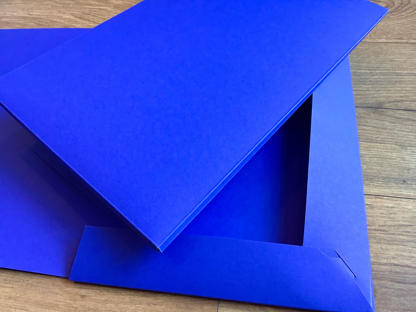 blaue Pressemappen