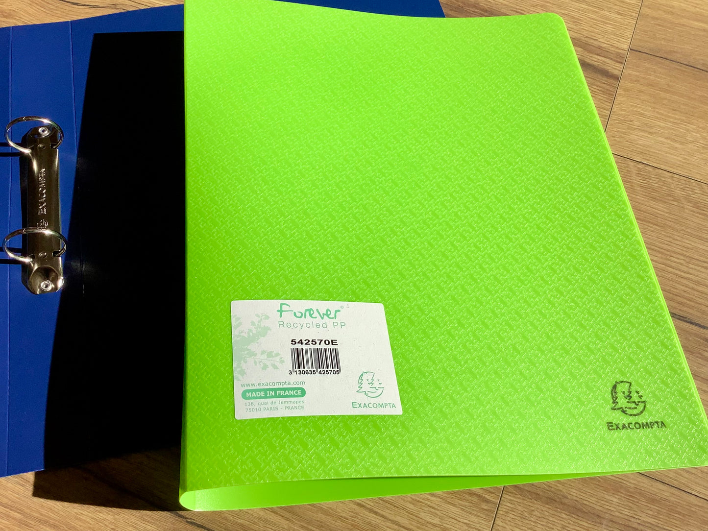 Ringbuch aus recyceltem PP in grün. Umweltfreundlicher Bürobedarf bei Polly Paper in Berlin-Mitte