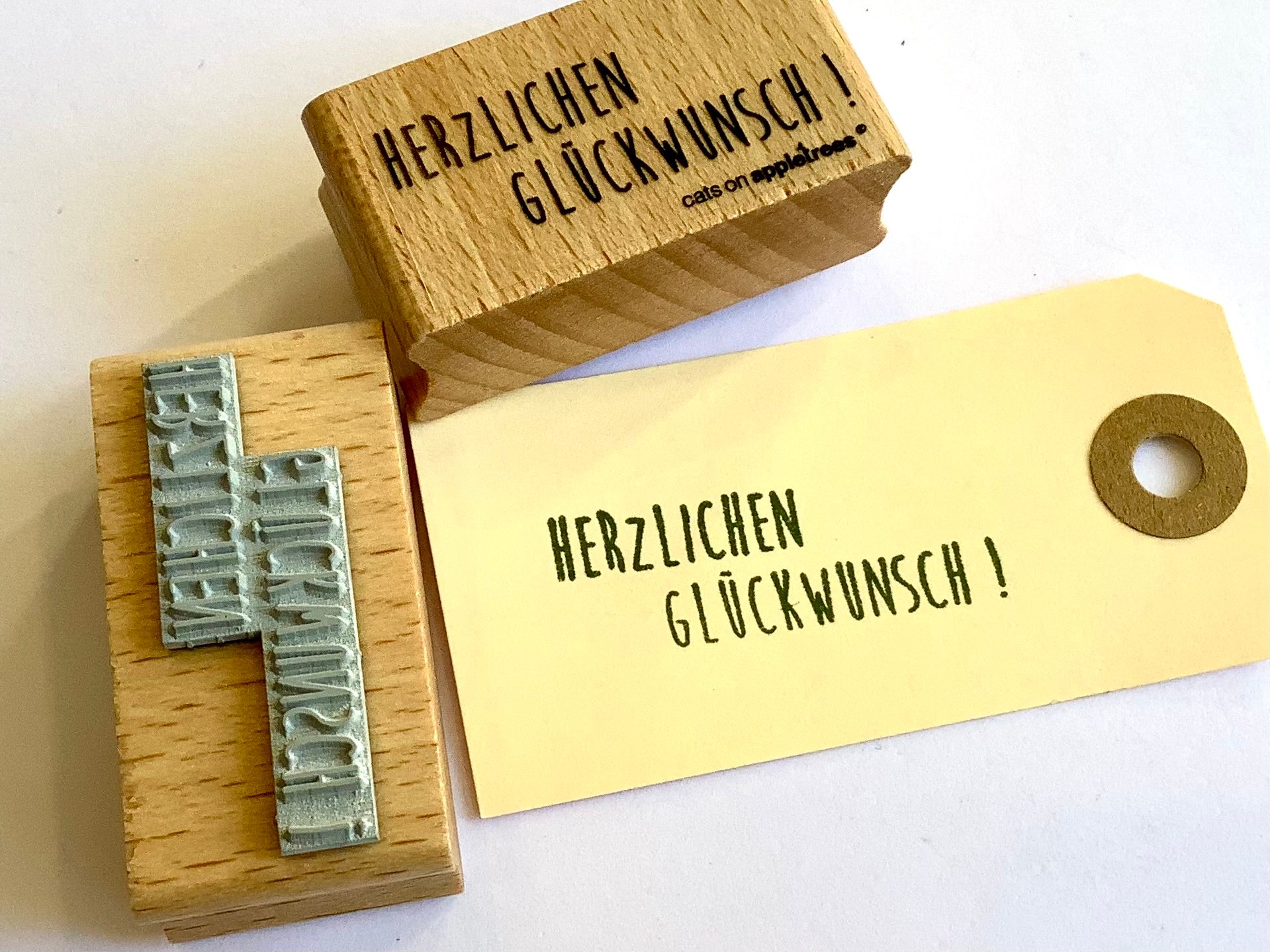 Holzstempel, Text: Herzlichen Glueckwunsch
