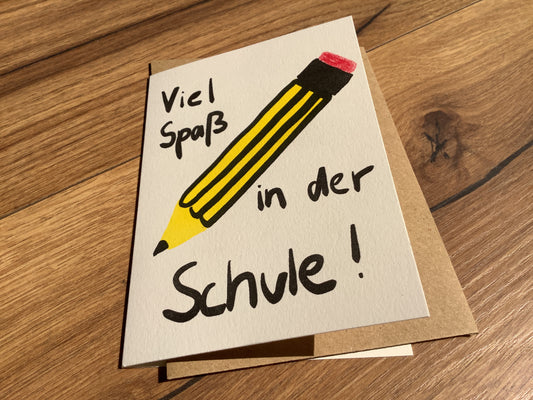 Klappkarte mit braunem Umschlag, Motiv: großer Bleistift in schwarz-gelb, dazu der Text "Viel Spaß in der Schule"