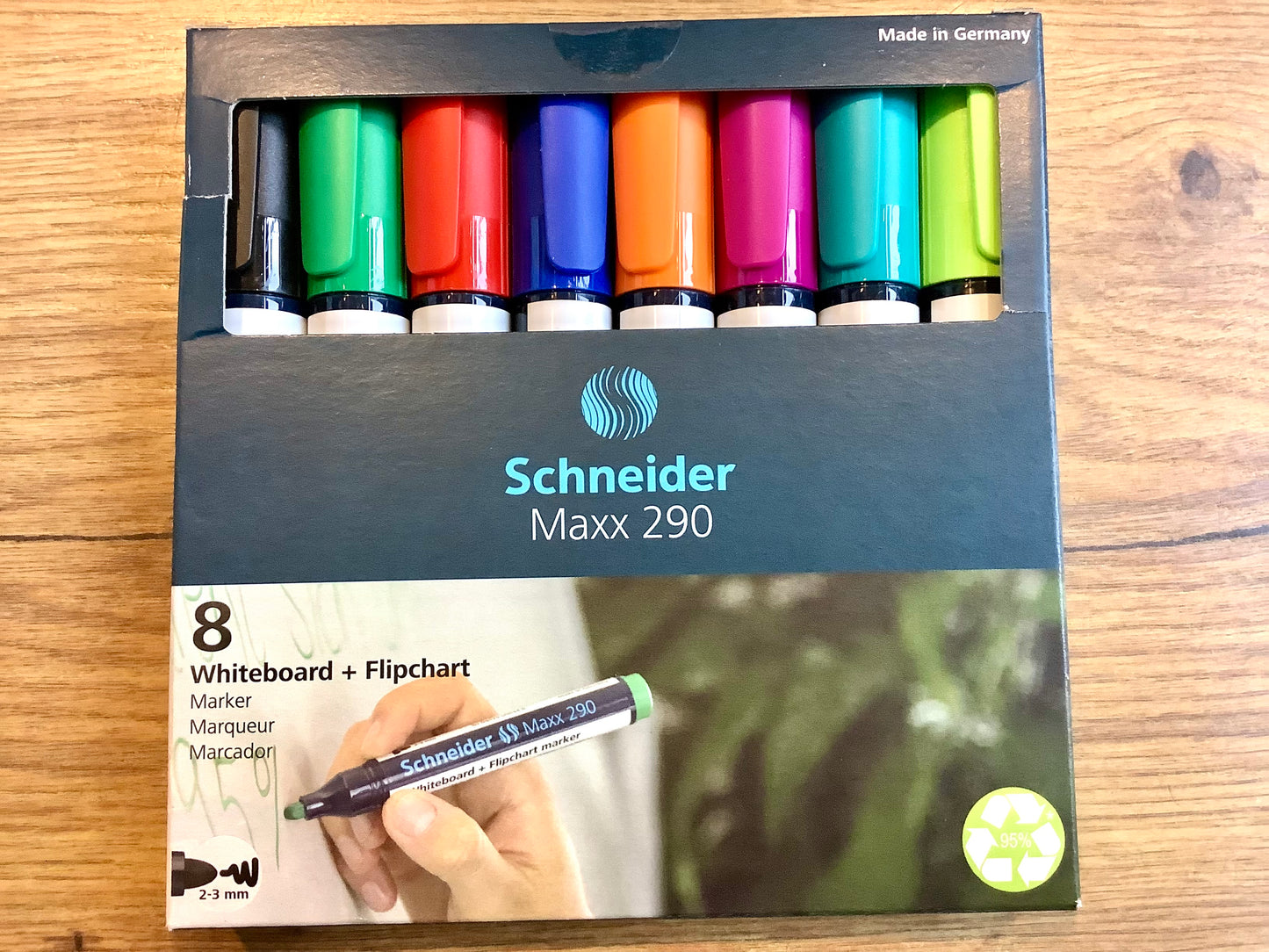 Packung mit 8 farbigen Whiteboardmarkern, die auch als flipchartmarker auf Papier verwendet werden können