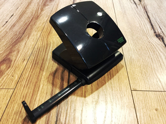 Locher novus B230 Re new01 recy. schwarz - Polly Paper - Umweltfreundliche Schreibwaren