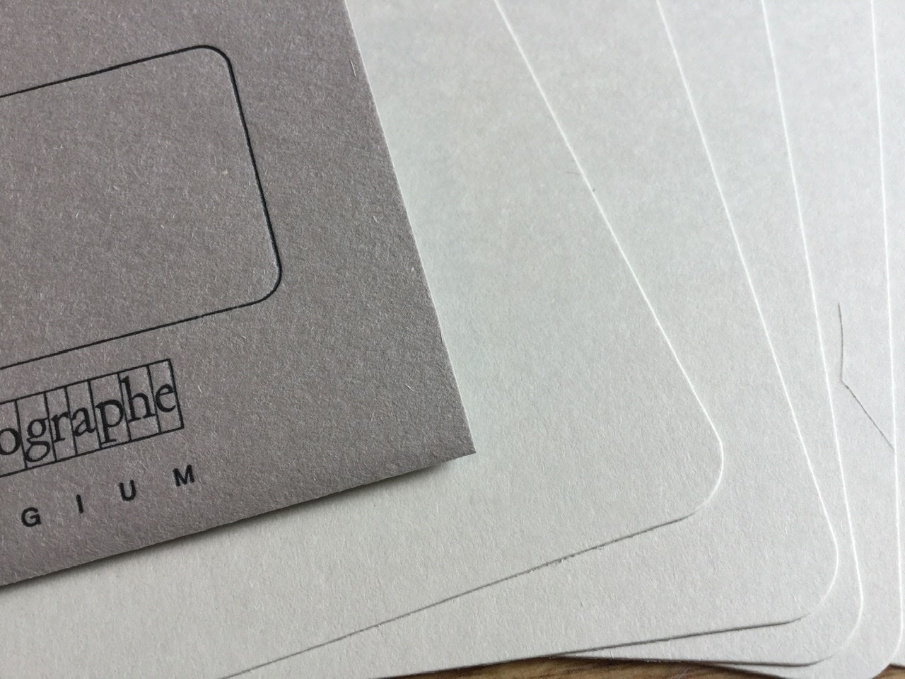 Set 5 Postkarten A6 abgerundet - le typographe - Polly Paper - Umweltfreundliche Schreibwaren