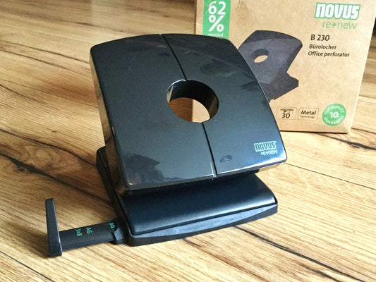 Locher novus B230 Re new01 recy. schwarz - Polly Paper - Umweltfreundliche Schreibwaren