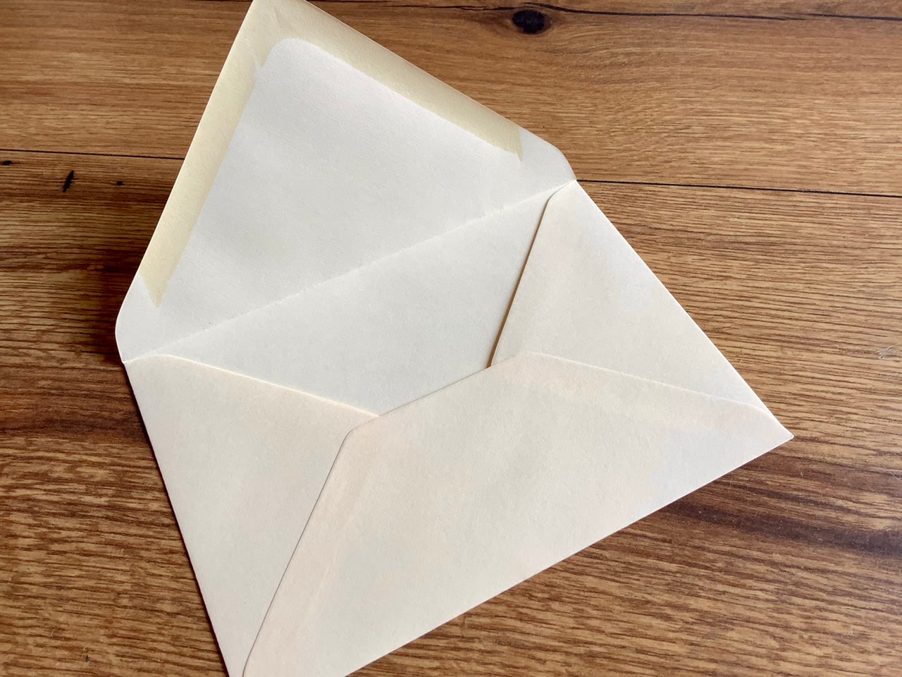C6-Kuvert cremeweiß Spitzklappe einzeln - Polly Paper - Umweltfreundliche Schreibwaren