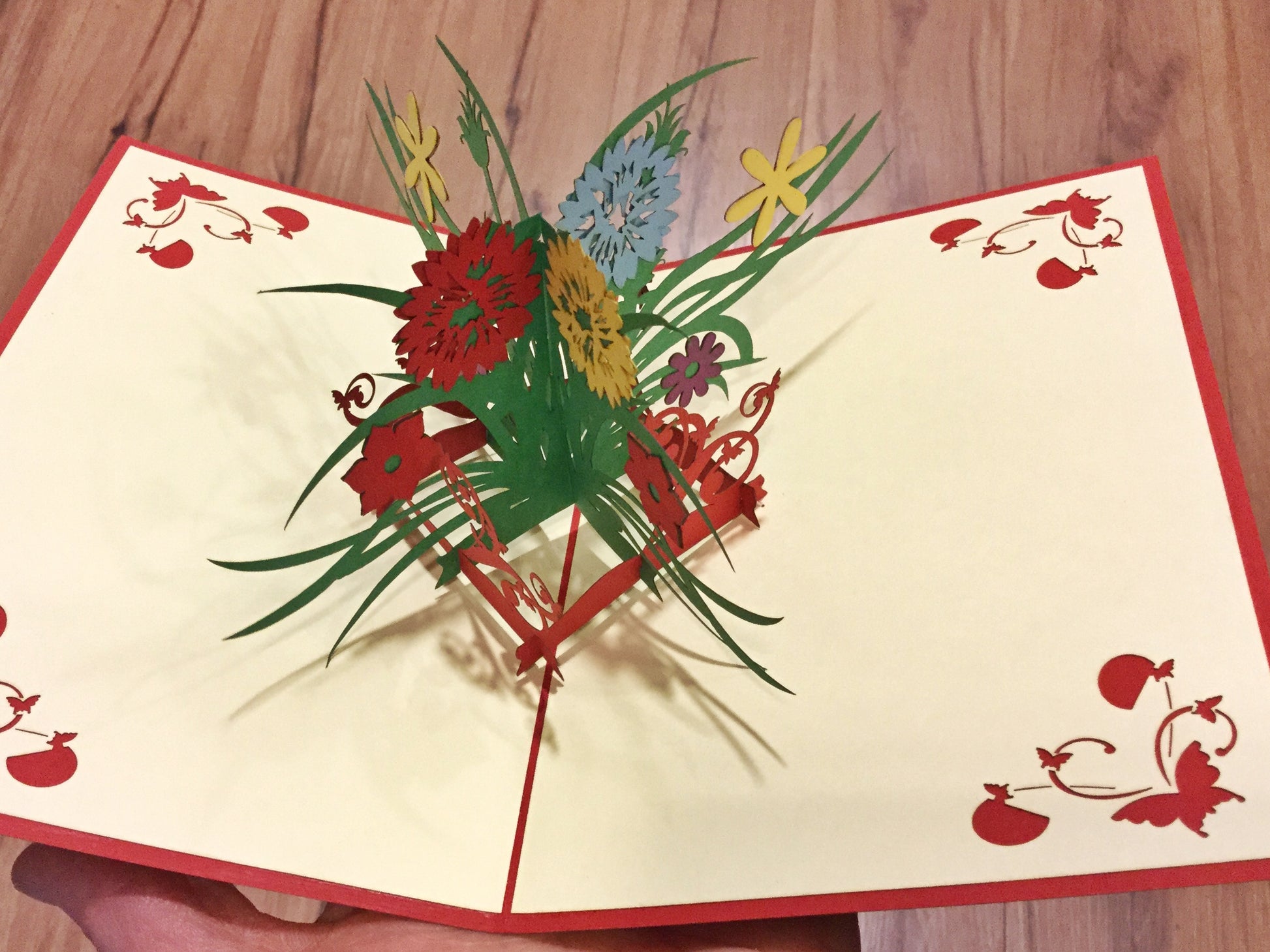 dreidimensionale Blumenkarte (Pop-Up-Karte mit bunten filigranen Blumen