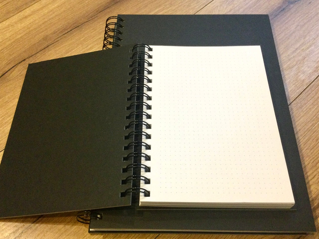 Spiralbuch A4 dotted 90Bl Feldbuch 90g/m²