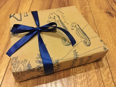 Geschenkservice Polly Paper Geschenk verpacken (plastikfrei)°
