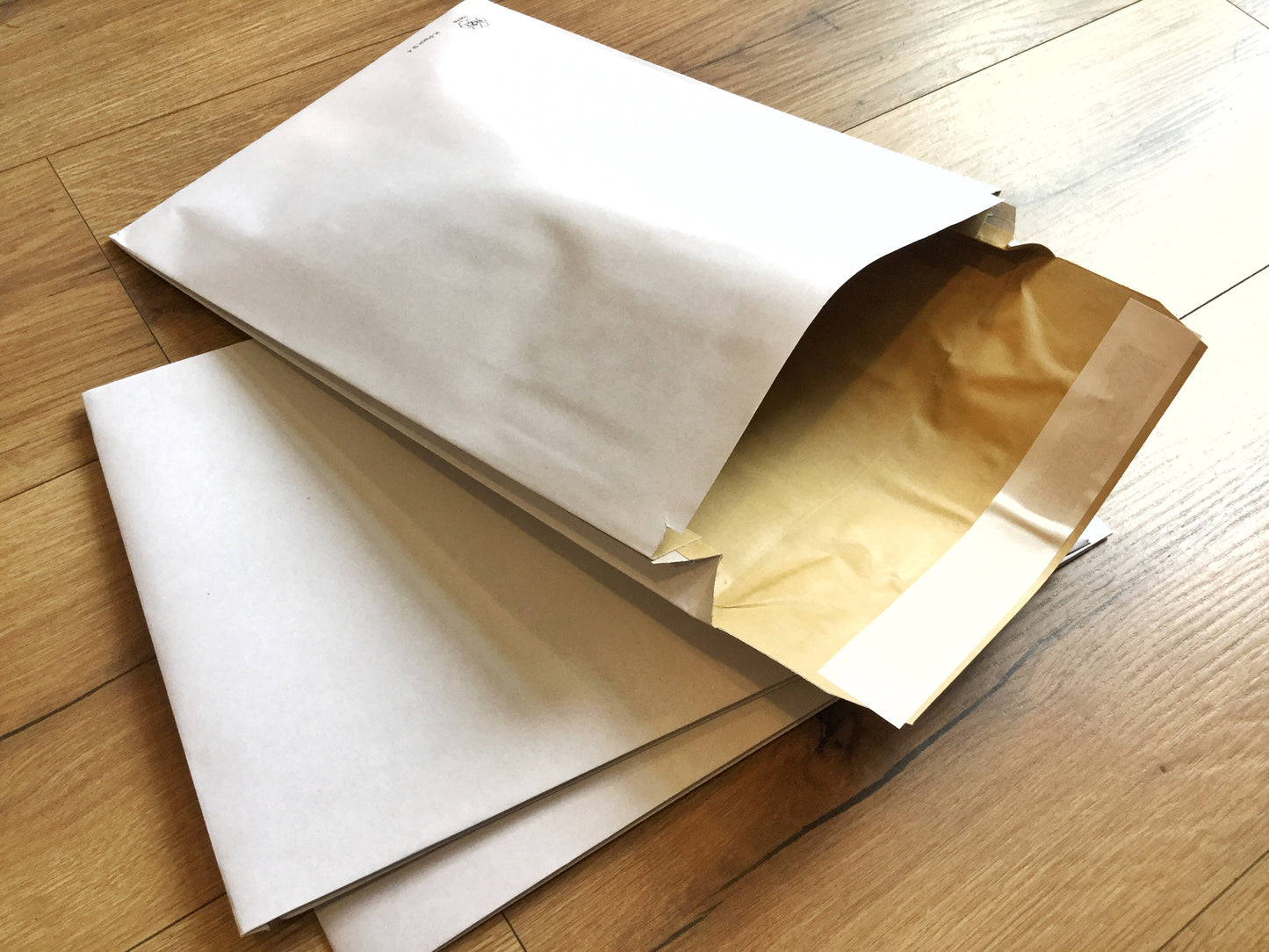 Versandtasche B5 wattiert weiß Falte 25x17cm K-Pack° - Polly Paper - Umweltfreundliche Schreibwaren