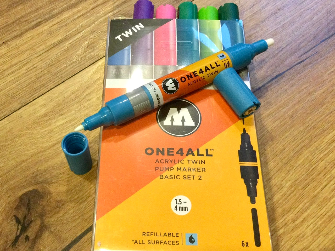 Acrylmarker One4All Duo 2 Spitzen 6 Farben Molotow