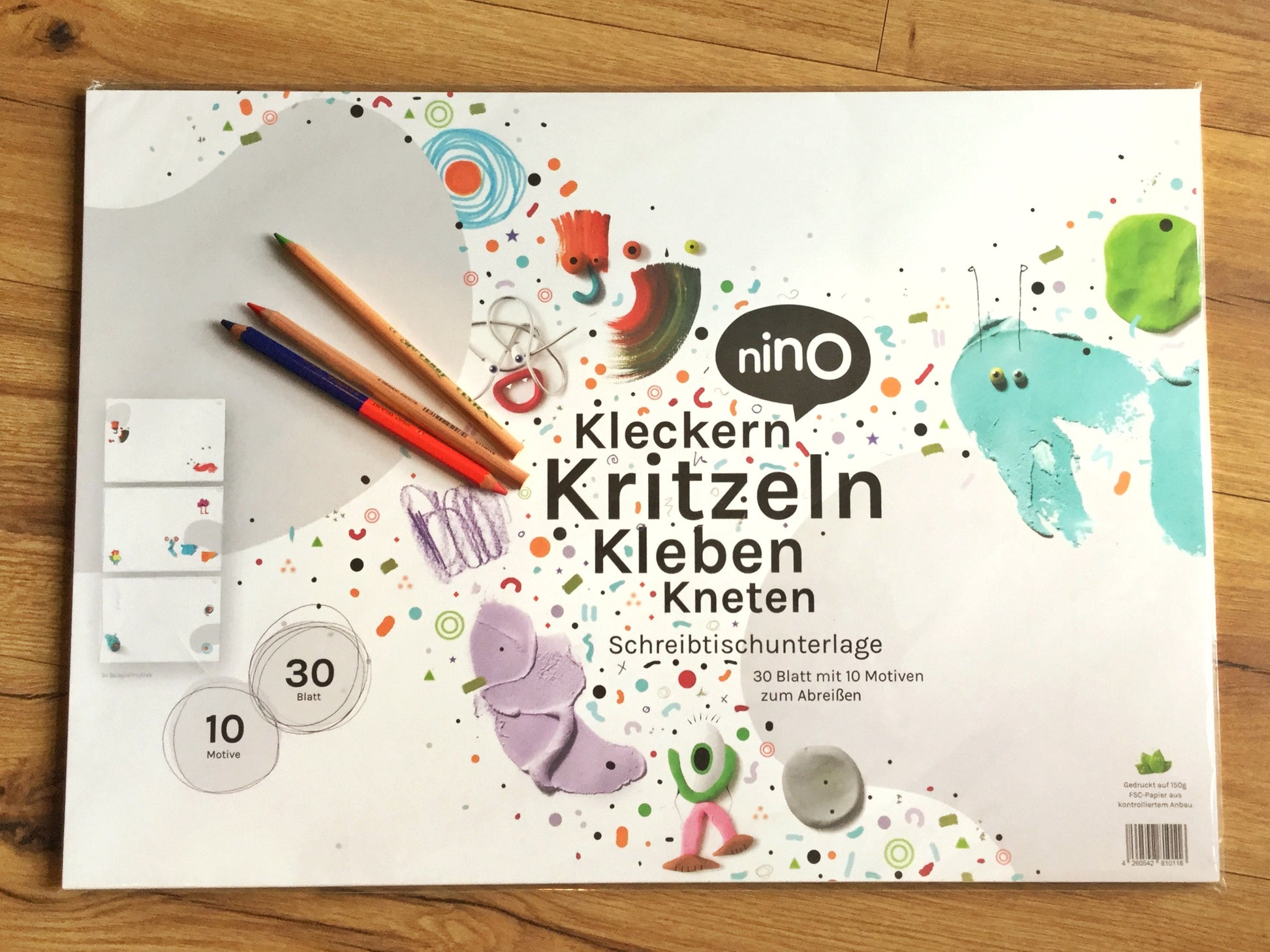 Große Schreibtischunterlage aus hochwertigem dickem Papier zum Kritzeln.