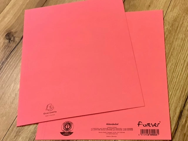 Roter Aktendeckel aus Recyclingpapier