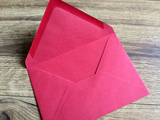 Briefkuvert C6 rot Spitzklappe nk 120g/m² 11,4x16,2cm - Polly Paper - Umweltfreundliche Schreibwaren