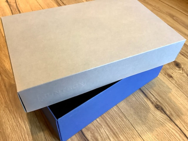 blaue Box mit grauem Deckel von Buntbox