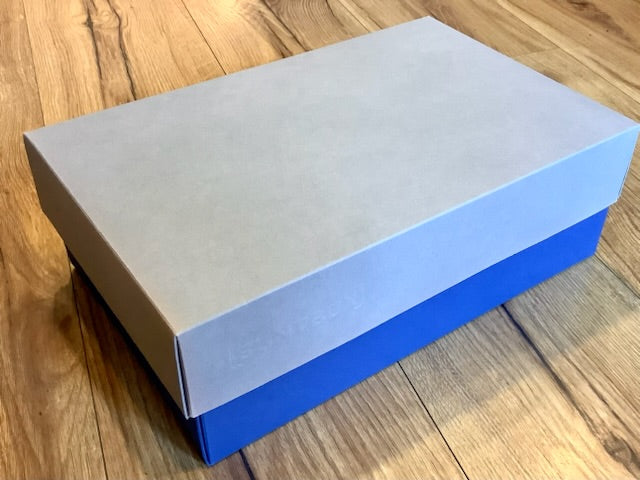 buntbox-xl-grau-untenblau