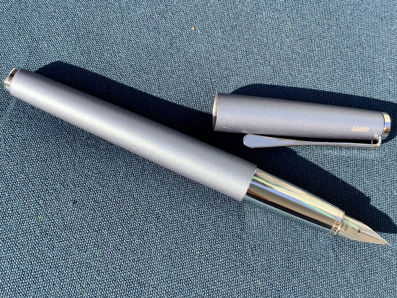 LAMY Füller "studio" Glacier EF - Polly Paper - Umweltfreundliche Schreibwaren