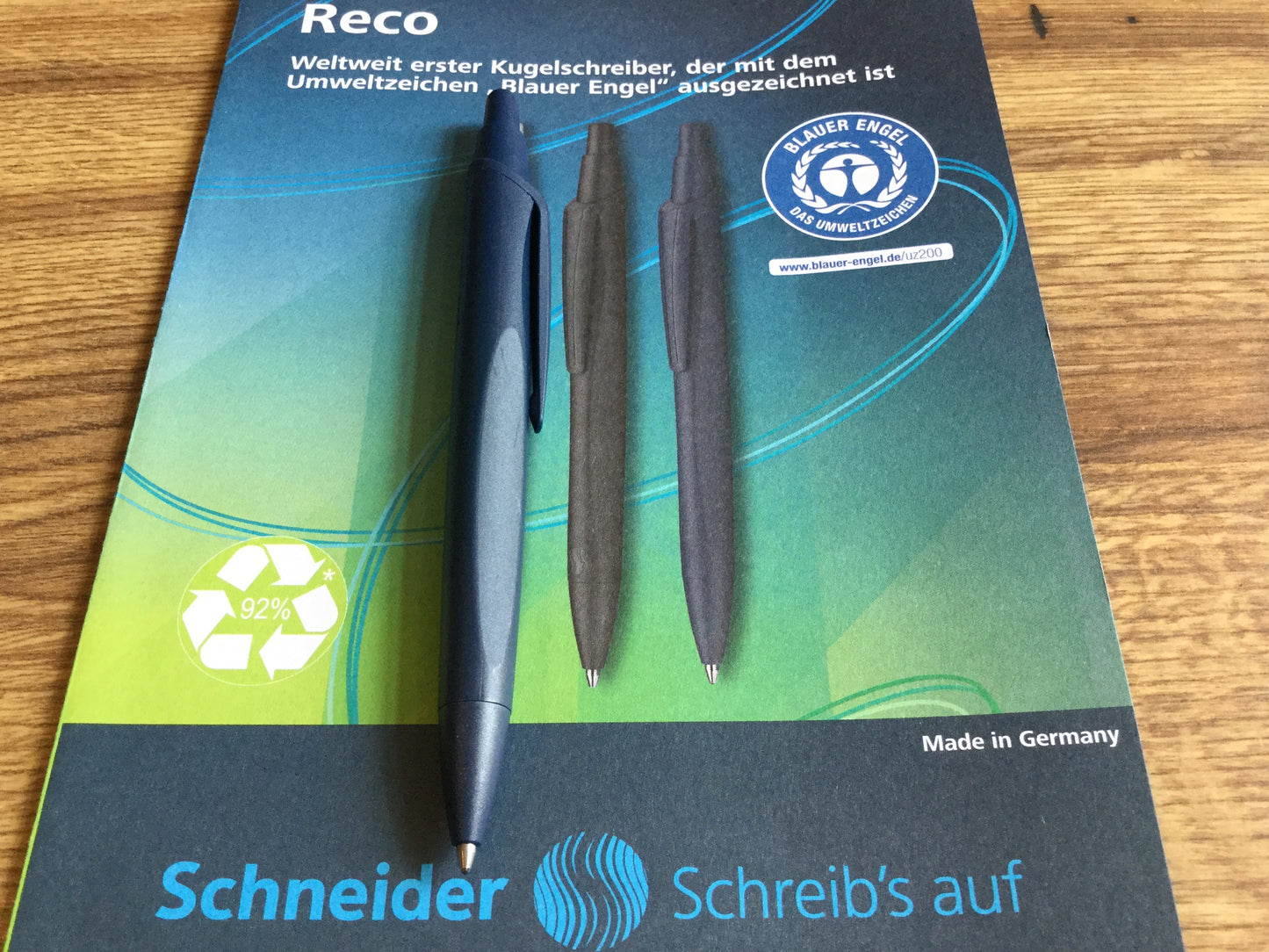 Kugelschreiber RECO M recycelt Schneider° - Polly Paper - Umweltfreundliche Schreibwaren
